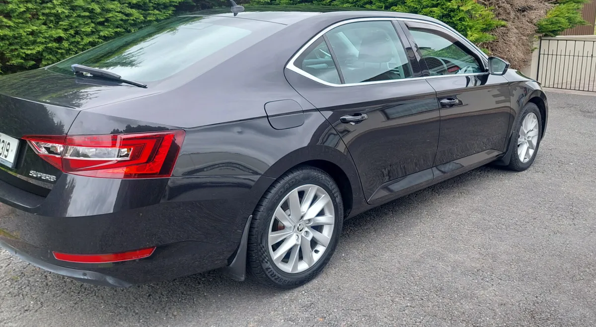 Skoda Superb 2017 2.0L *HIGH SPEC* - Image 3