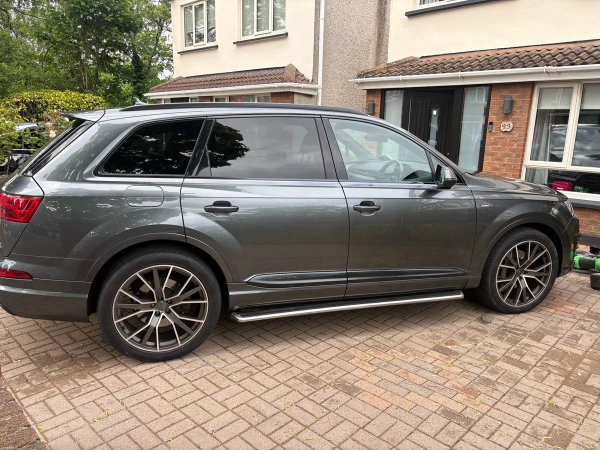 Audi Q7 S-Line Quattro (7 Seats) - Image 2