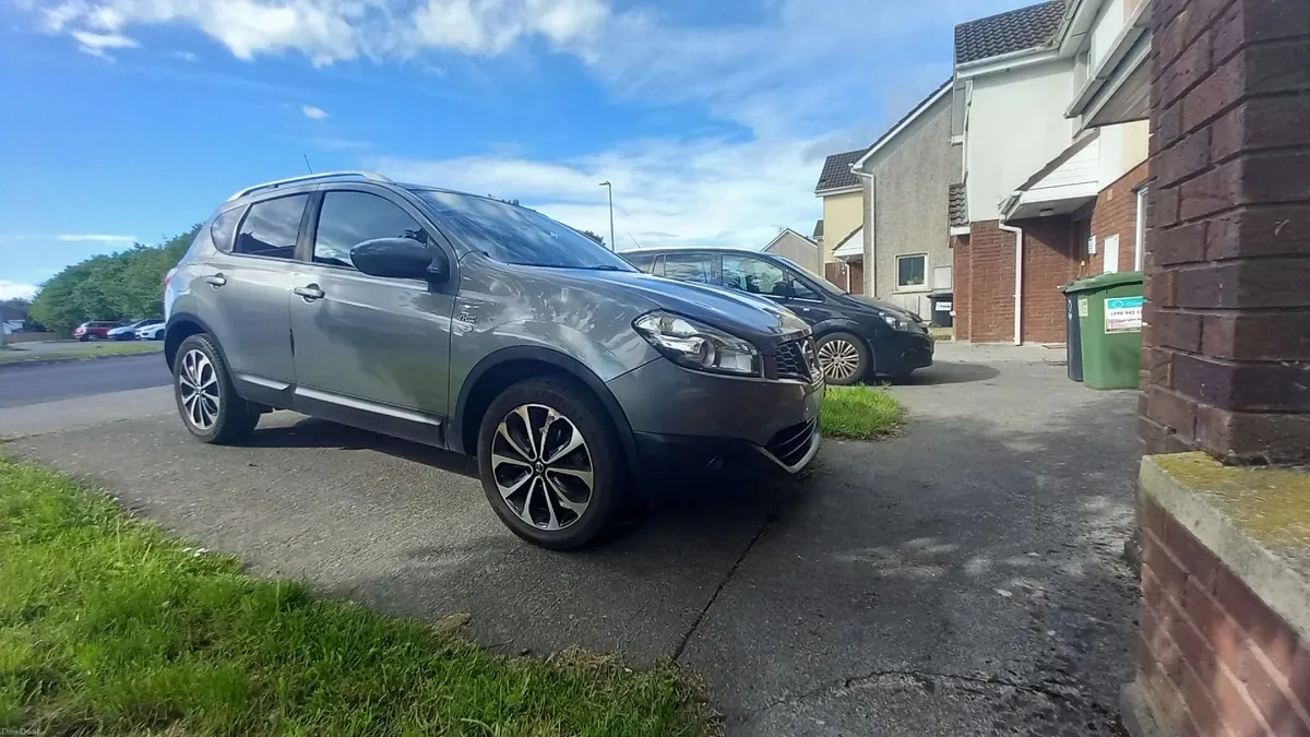 Nissan Qashqai 2011 - Grey - Image 1