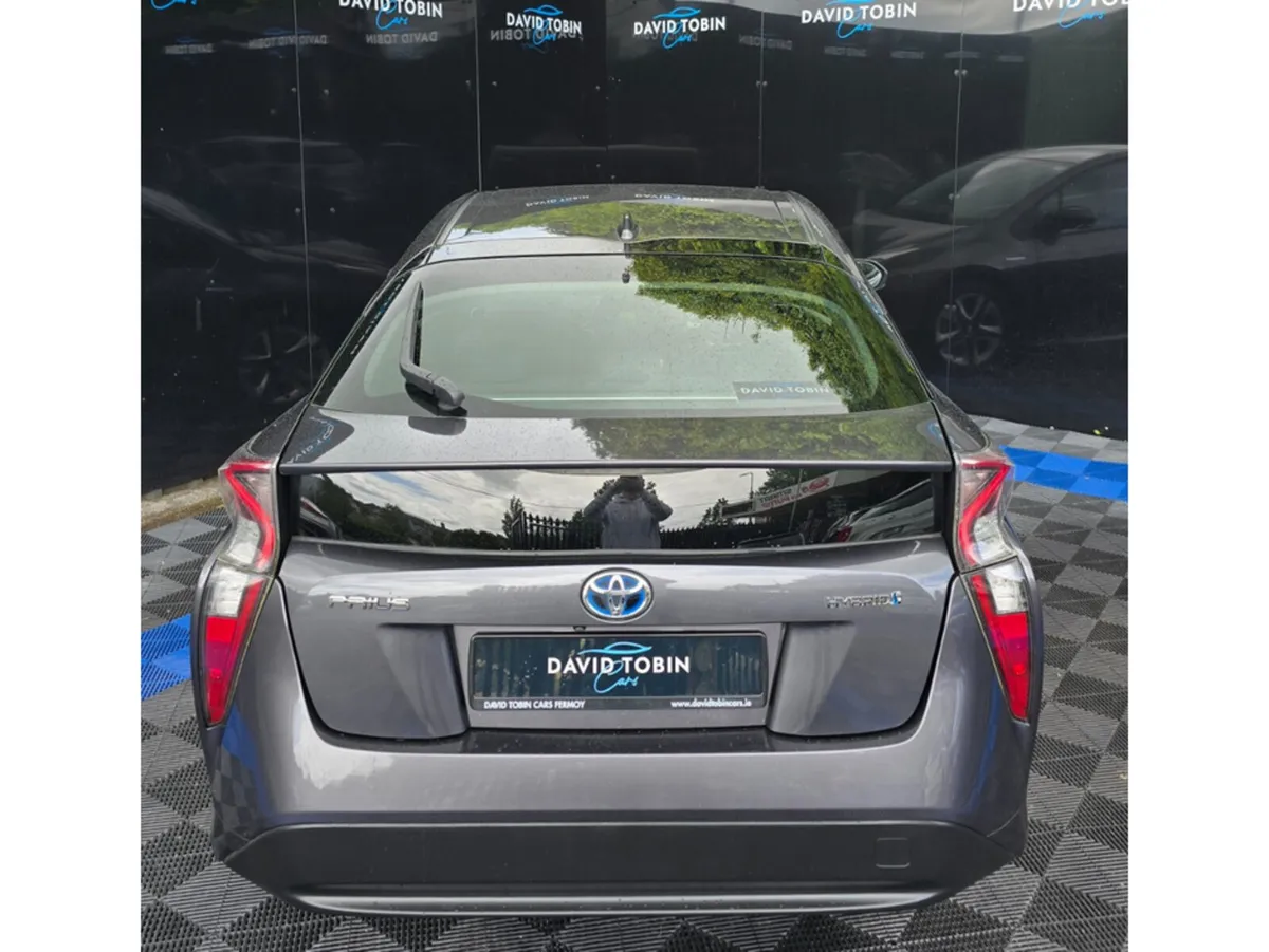 Toyota Prius 1.8 PETROL HYBRID LUXURY AUTO - Image 4