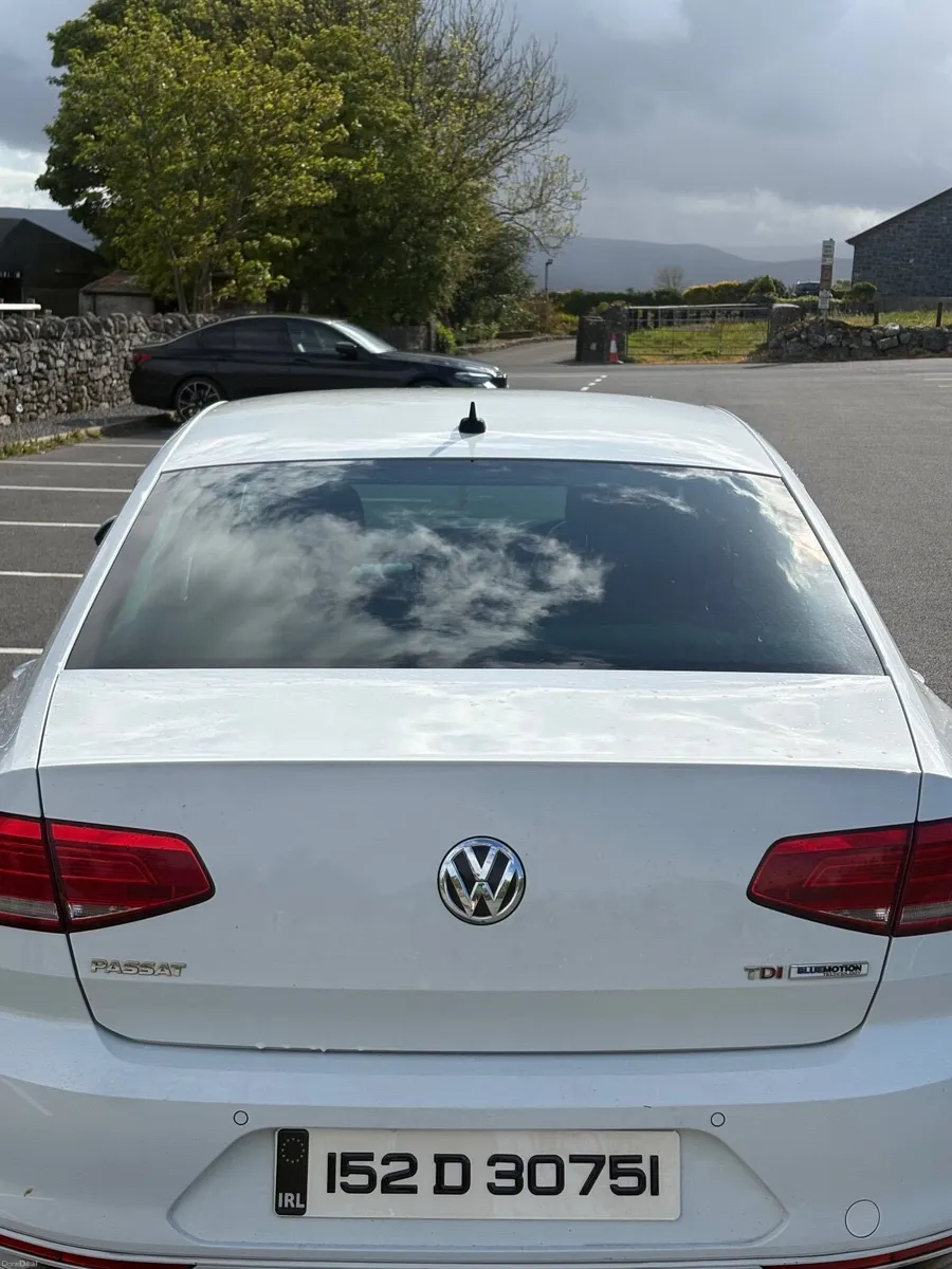 Volkswagen Passat 2015 - Image 2