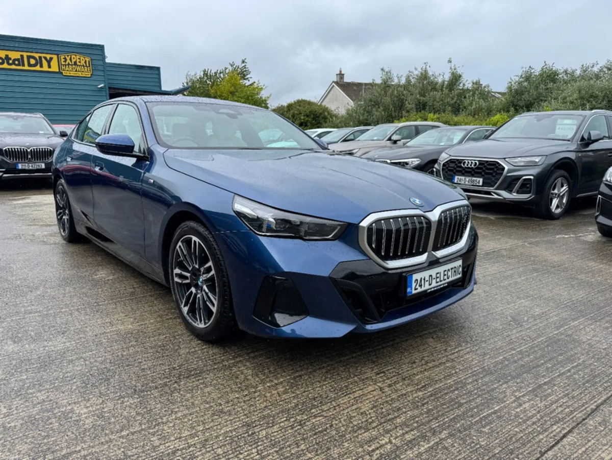BMW i5 EDRIVE40 M SPORT - Image 2