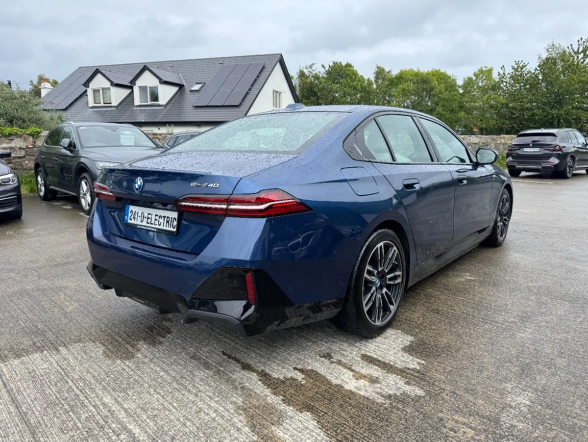 BMW i5 EDRIVE40 M SPORT - Image 4