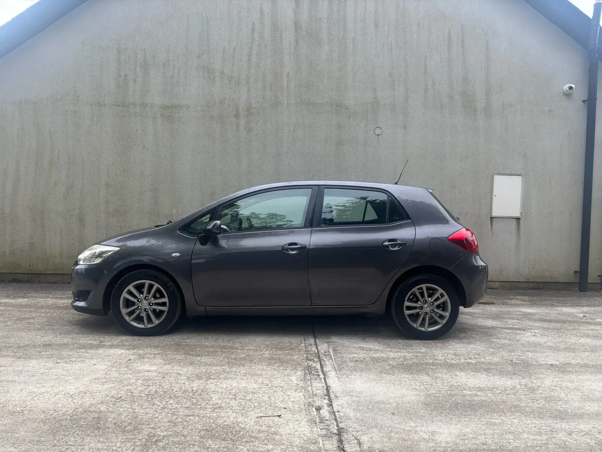 Toyota Auris - Image 2