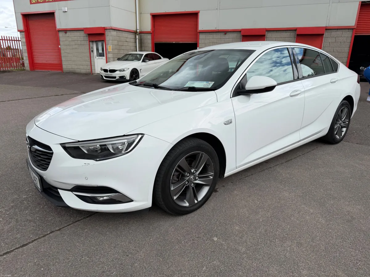 2019 Opel Insignia - Image 1