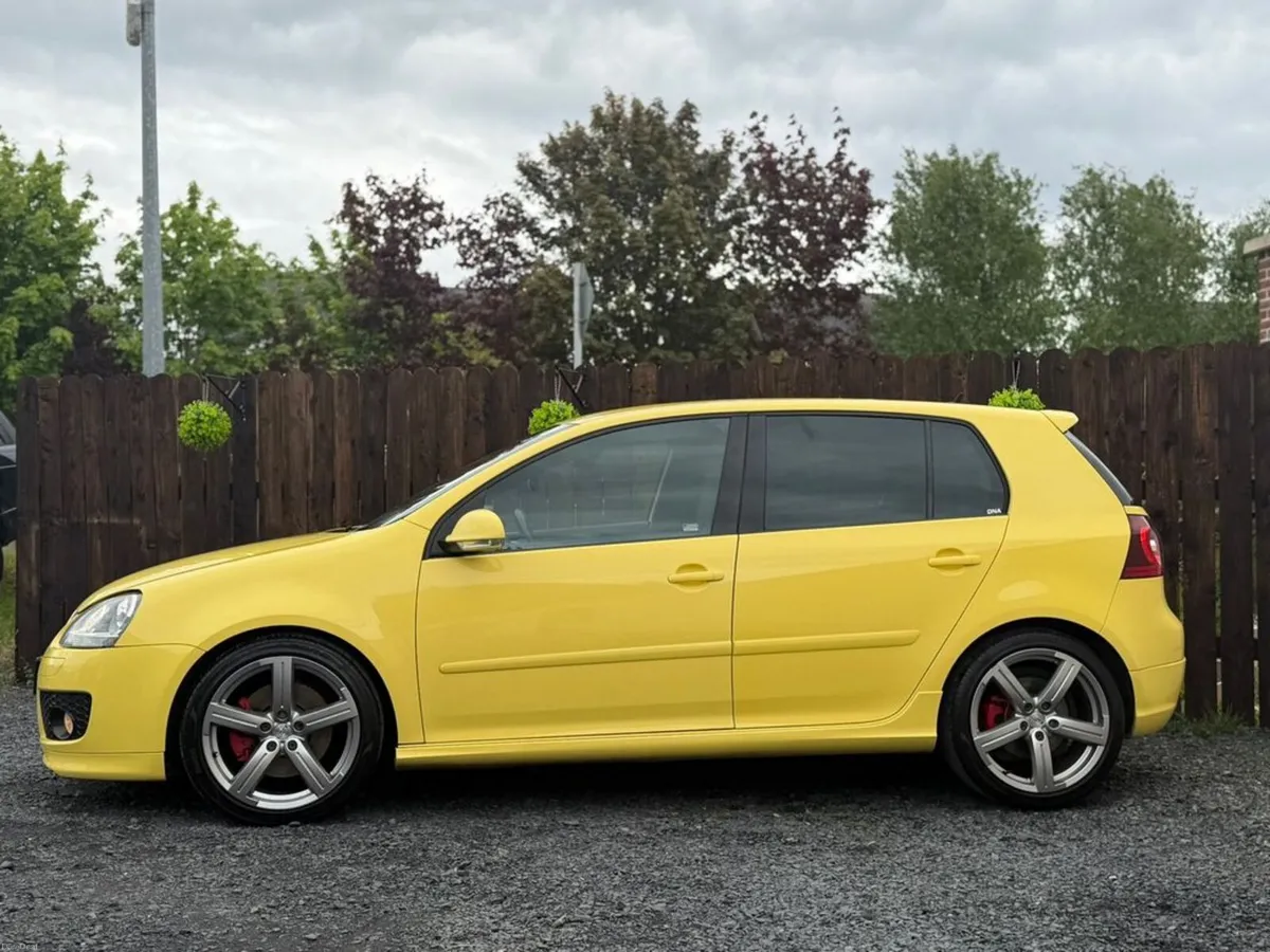 Volkswagen Golf GTI PIRELLI EDITION - IMMACULATE - - Image 4