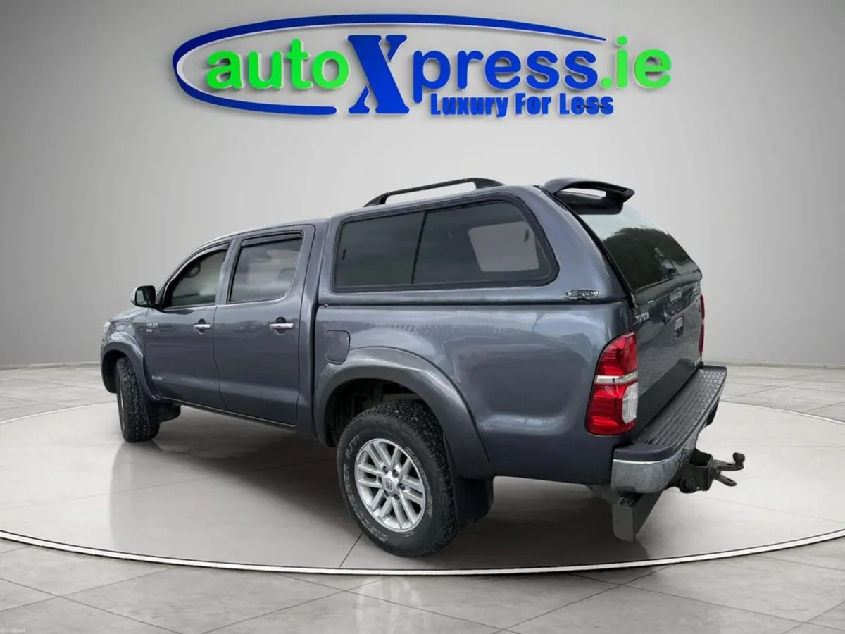 Toyota Hilux 3.0D4D Invinc 171BHP D/C 4DR - Image 3