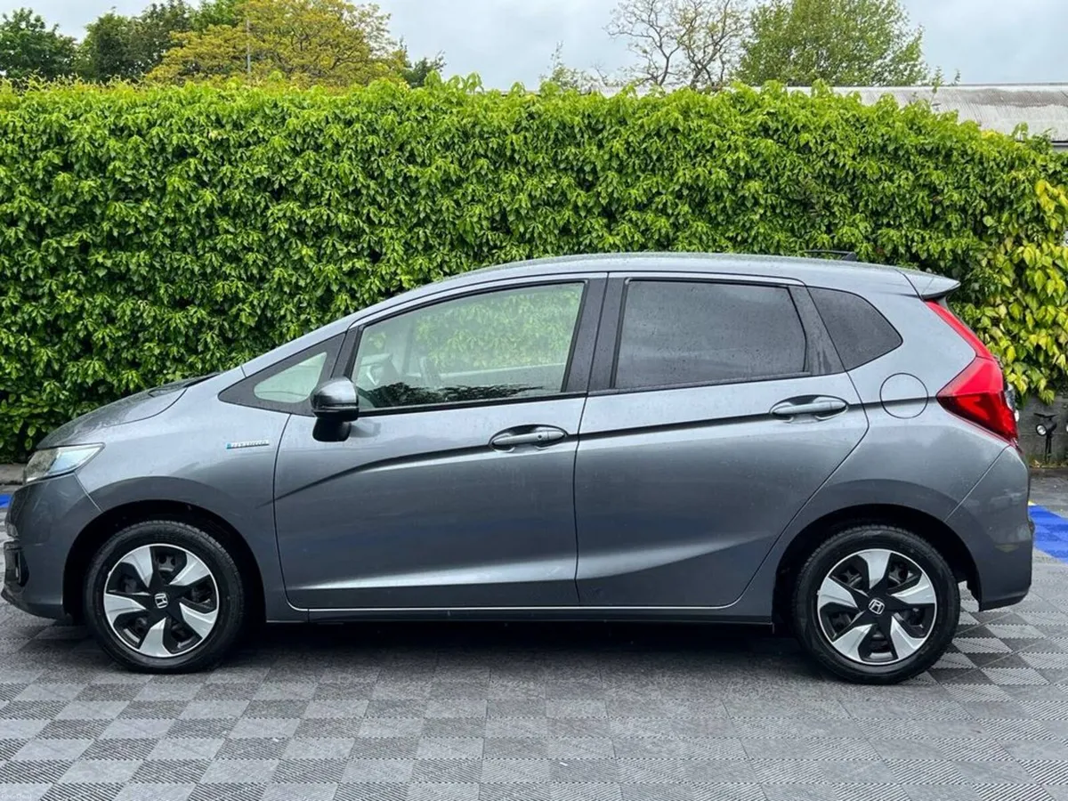 Honda Fit F-PACKAGE 1.5 HYBRID // REVERSE CAMERA / - Image 3