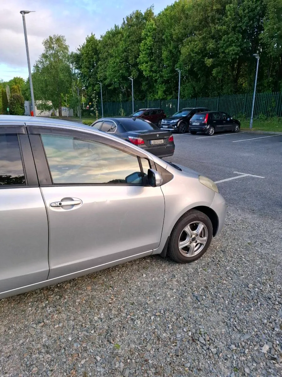 Toyota vitz - Image 4
