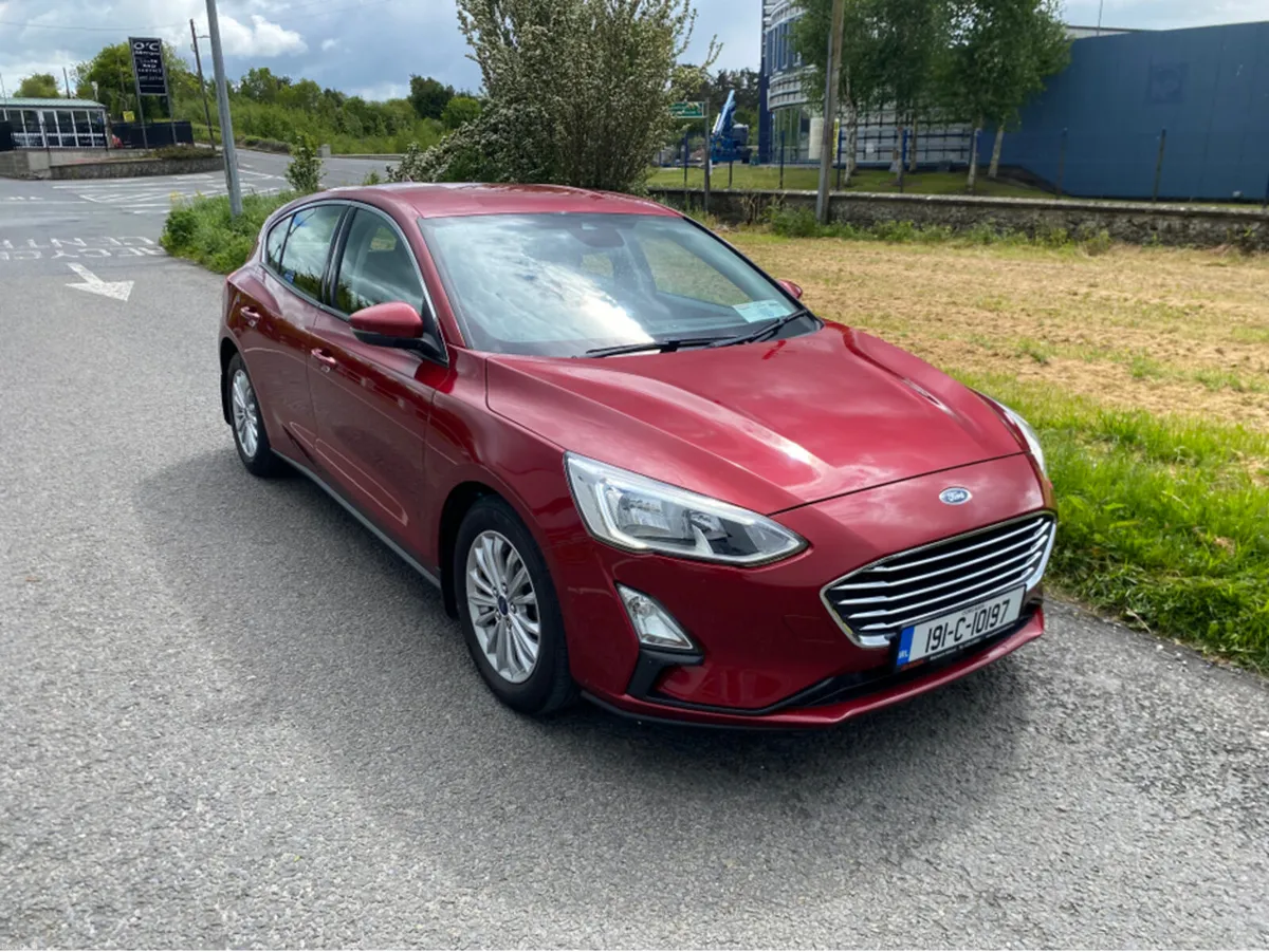 Ford Focus TITANIUM 1.5 TDCI 125PS 6 5DR 6SPEED - Image 3