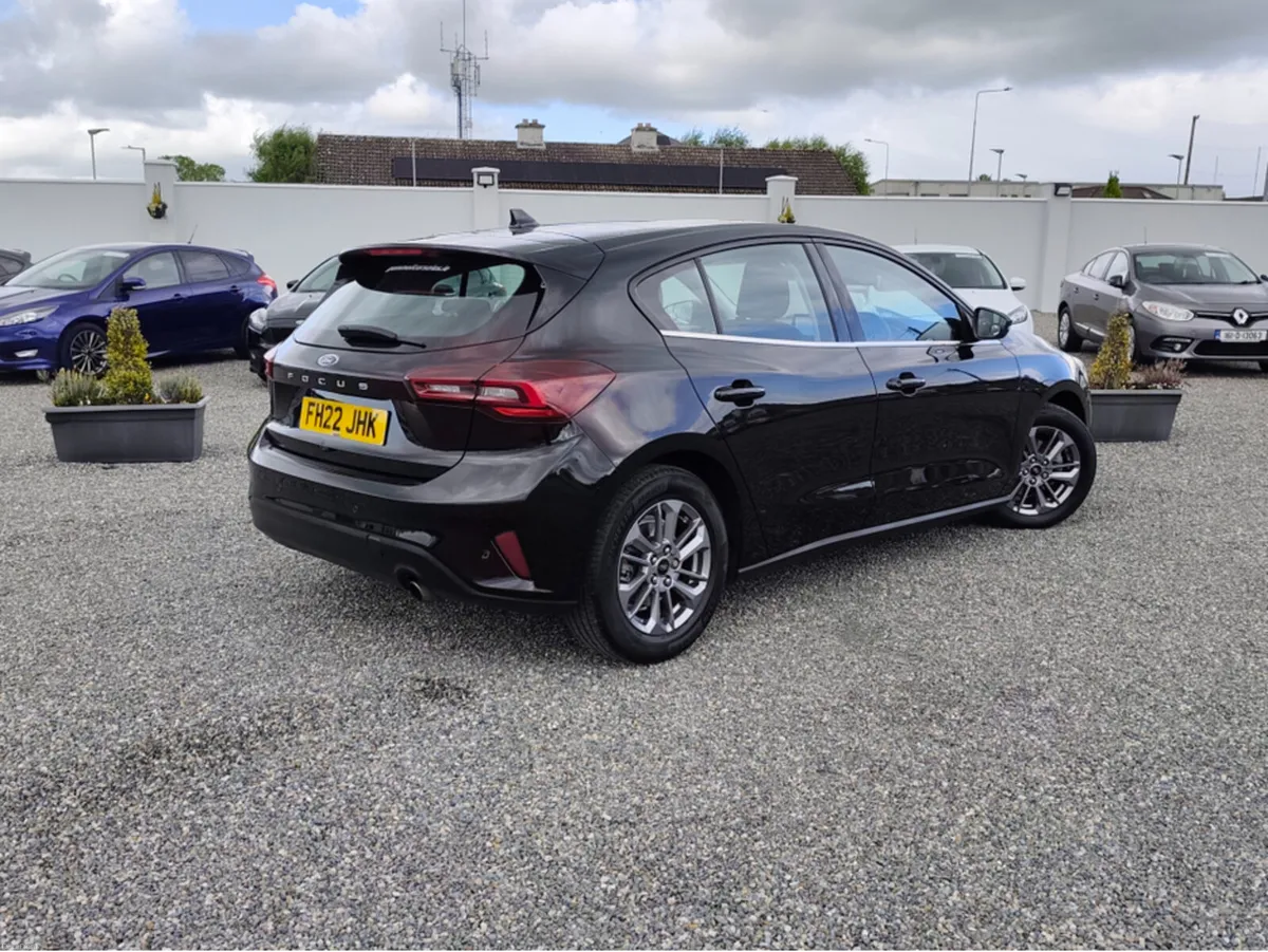 Ford Focus TITANIUM 1.5 DIESEL - Image 2