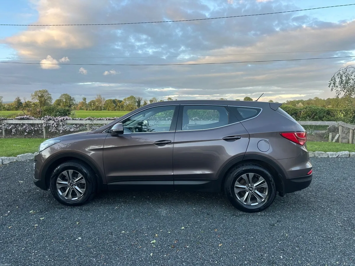 Hyundai Santa Fe 7 seater - Image 2