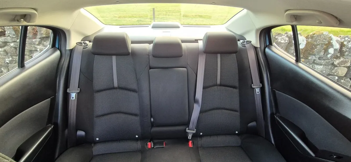 Mazda 3 Executive SE 4D 2.2D 150HP - Image 2