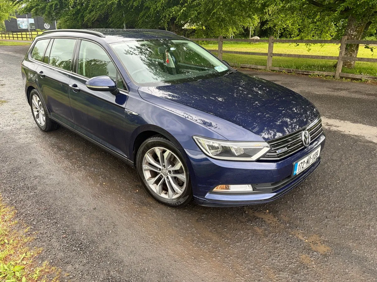 2017 Volkswagen Passat - Image 3