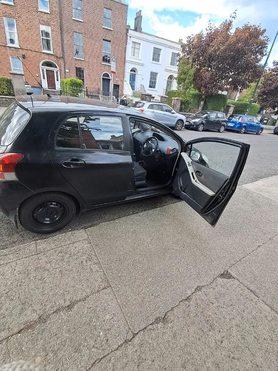 Toyota Yaris 2009 - Image 2