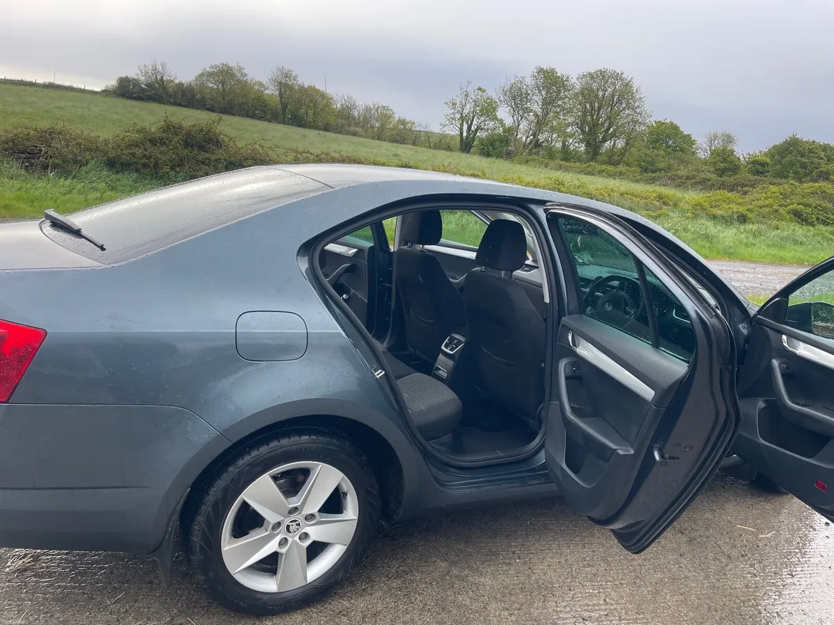 Skoda Octavia 2015 - Image 2