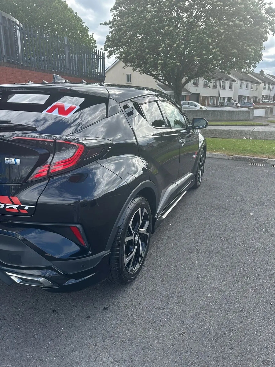 Toyota C-HR 2018 G LED Edition Hybrid. - Image 4