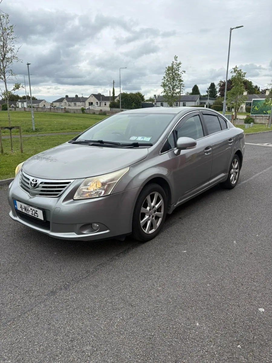 Toyota Avensis 2011 - Image 1