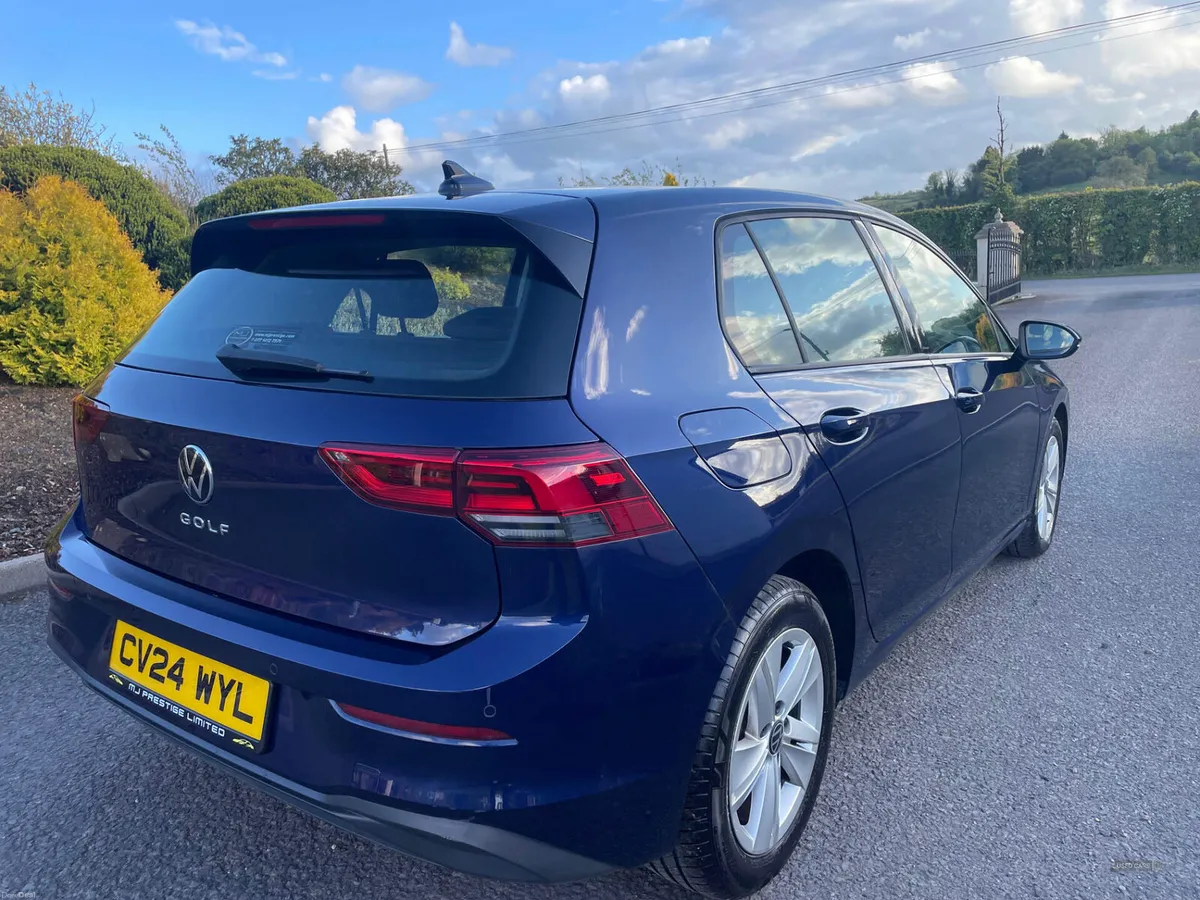 Volkswagen Golf DIESEL HATCHBACK - Image 2