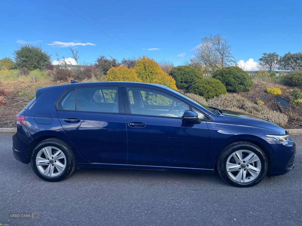 Volkswagen Golf DIESEL HATCHBACK - Image 3