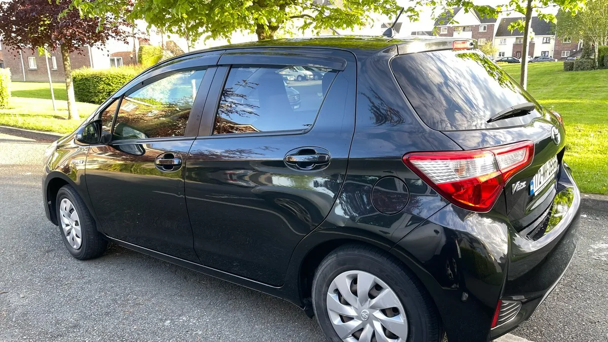 TOYOTA VITZ - Image 4