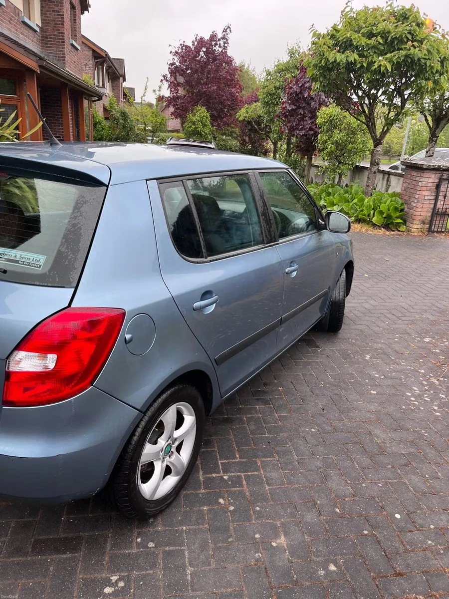 Skoda Fabia 1.2 tsi AMBIENTE DSG - Image 3