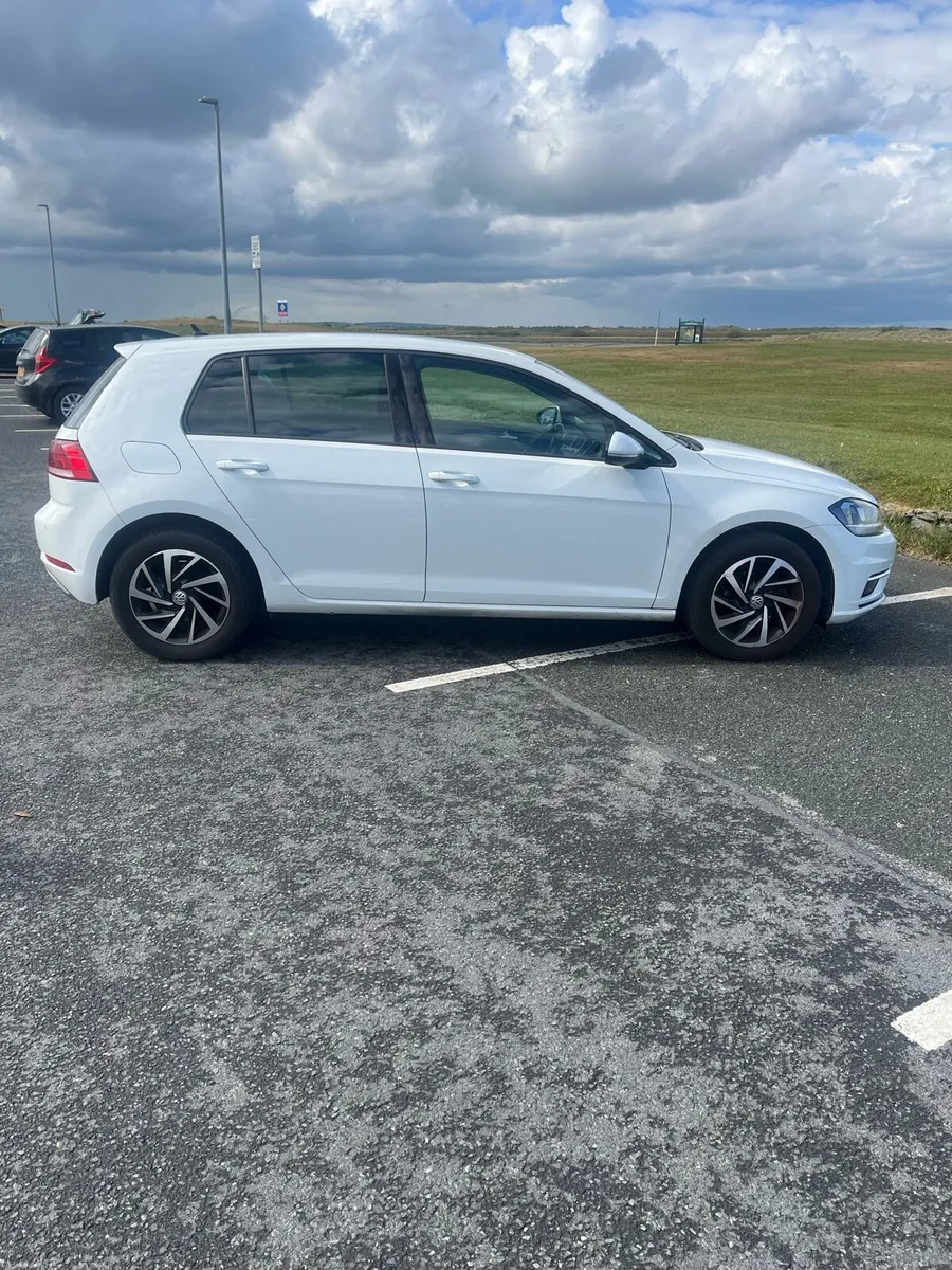 2019 Volkswagen Golf - Image 1