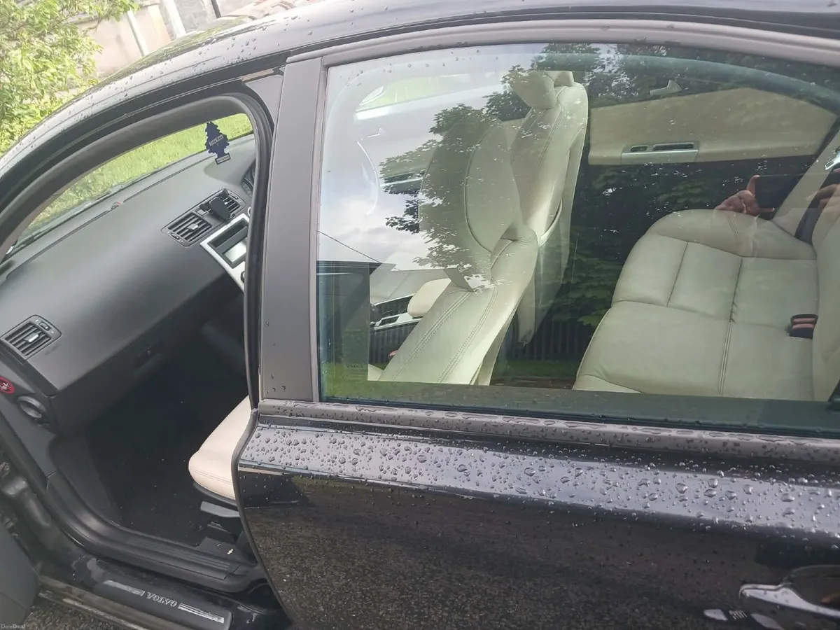 Volvo S40 2012 - Image 4