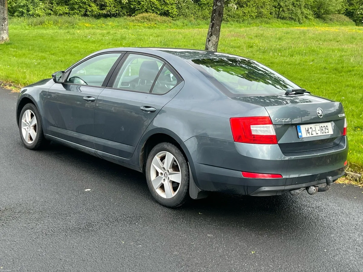 2014 Octavia, 1 Owner, only 130k km - Image 3