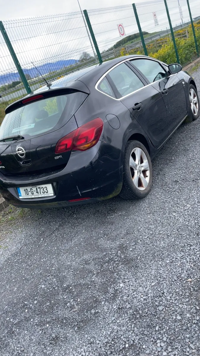 2011 Opel Astra for breaking - Image 2