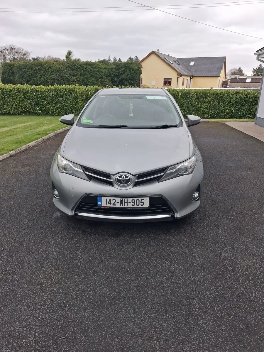 Toyota Auris 2014 - Image 2