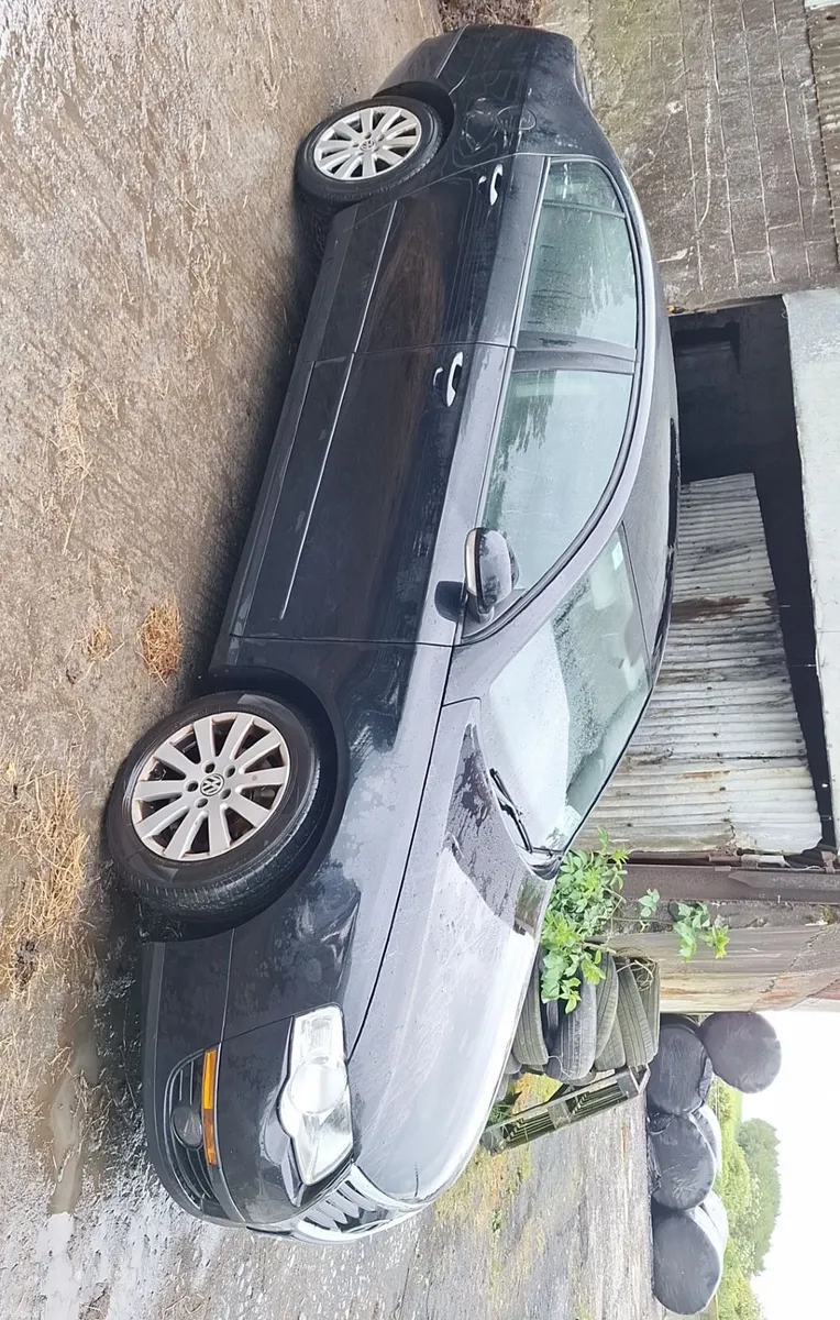 Volkswagen Passat 2010 - Image 2