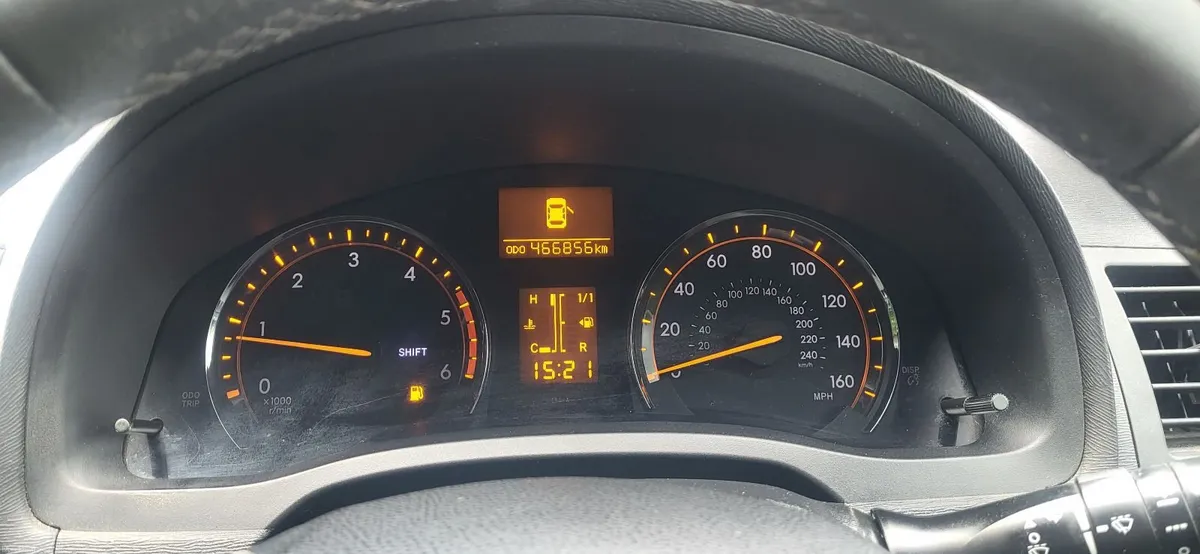 Toyota Avensis 2011 - Image 1