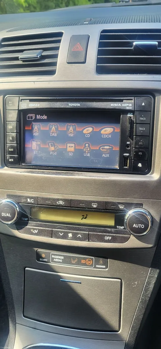 Toyota Avensis 2011 - Image 2