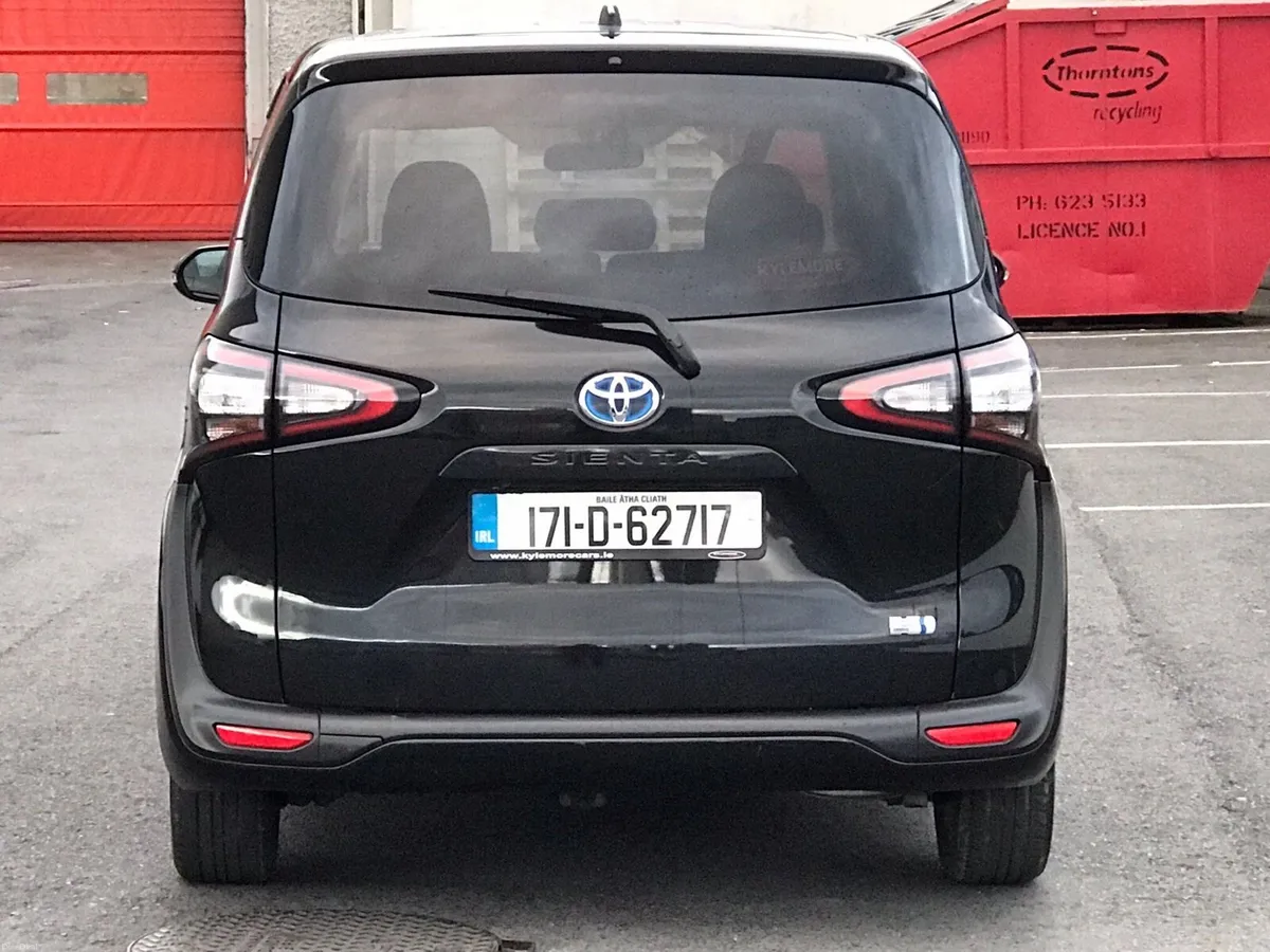 Toyota sienta - Image 3