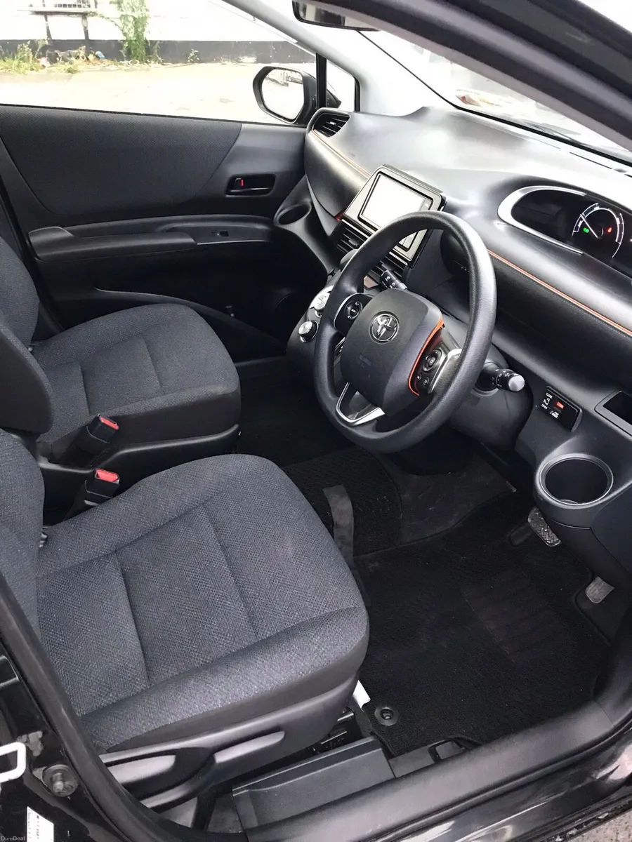 Toyota sienta 1.5 hybrid auto 7 seater low mileage - Image 6