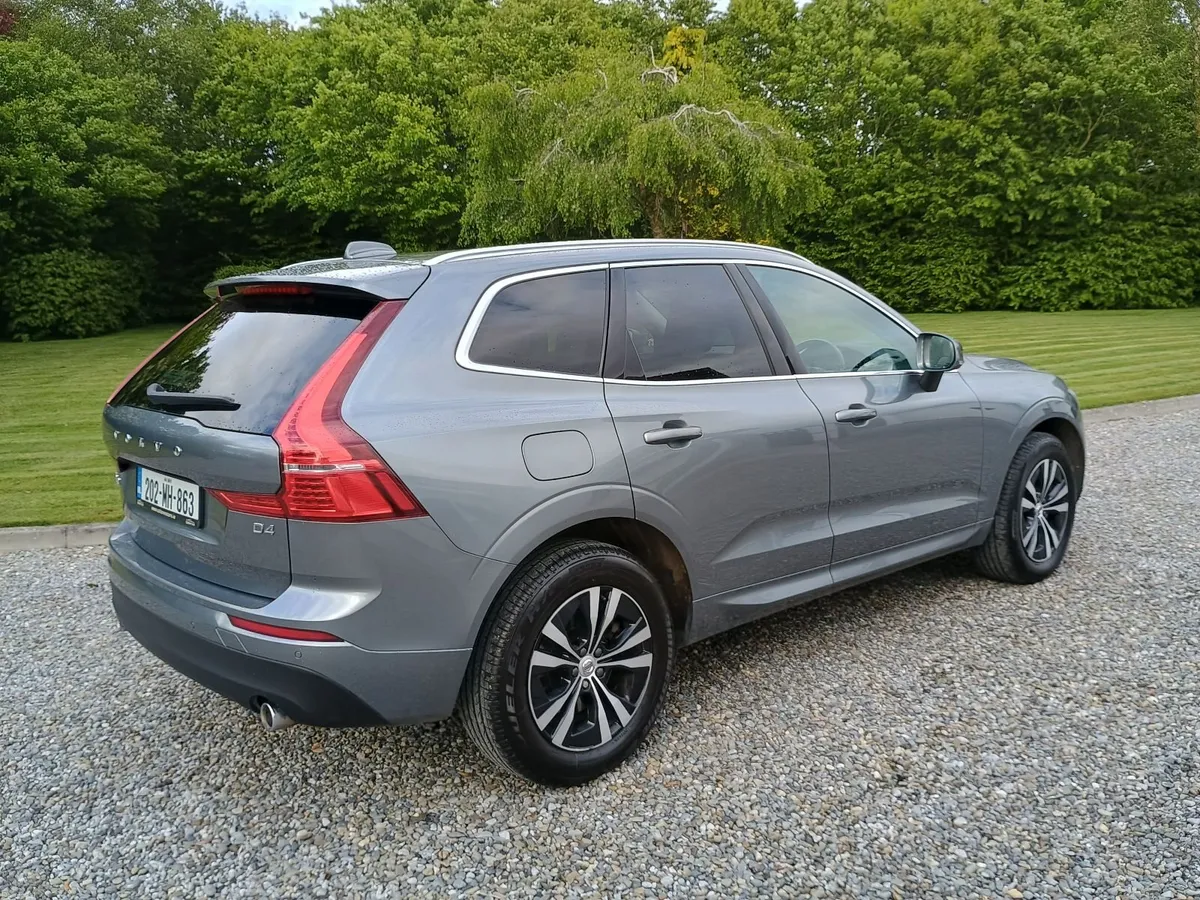 202 Volvo XC60 D4 MOMENTUM 5DR Automatic - Grey - Image 3