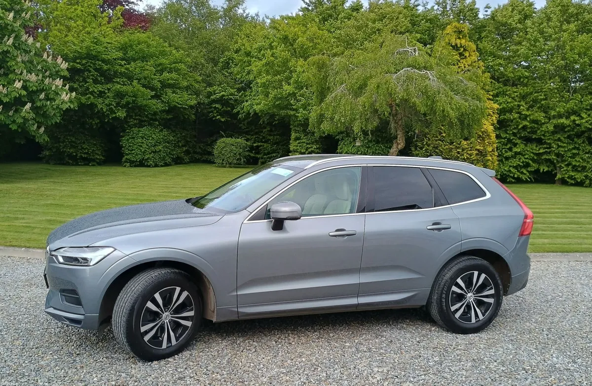 202 Volvo XC60 D4 MOMENTUM 5DR Automatic - Grey - Image 3