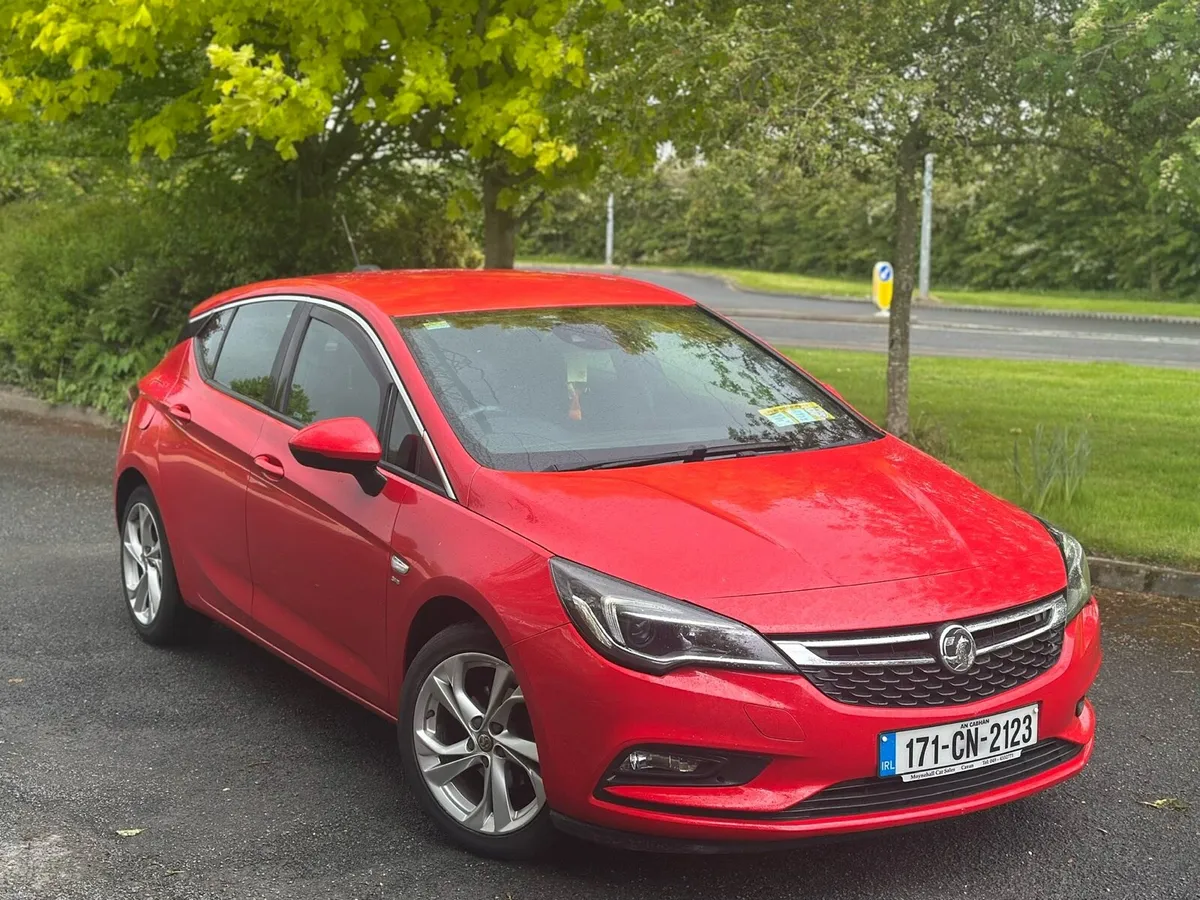 2017 vauxhall Astra 1.4 Sri nct 04/27 tax 06/26 - Image 1