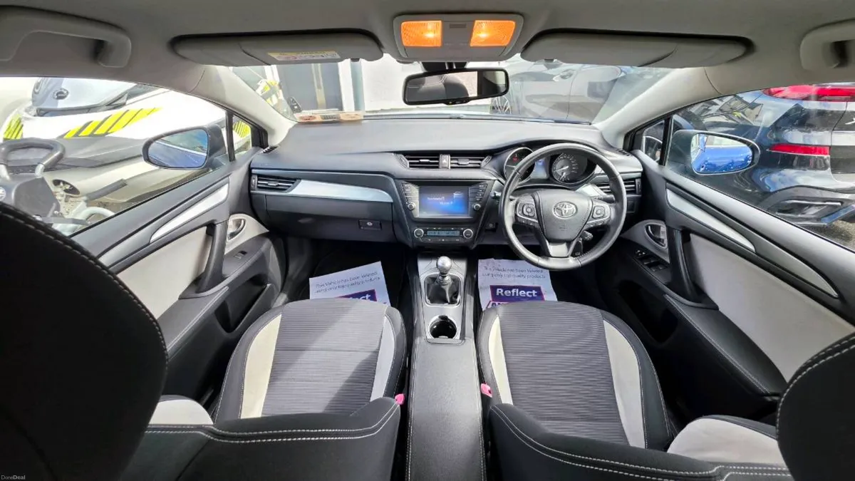 Toyota Avensis Low milage - Image 4
