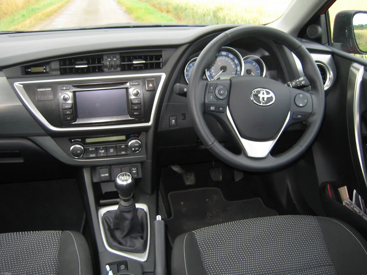 TOYOTA AURIS 2014 1.3 Petrol low mileage