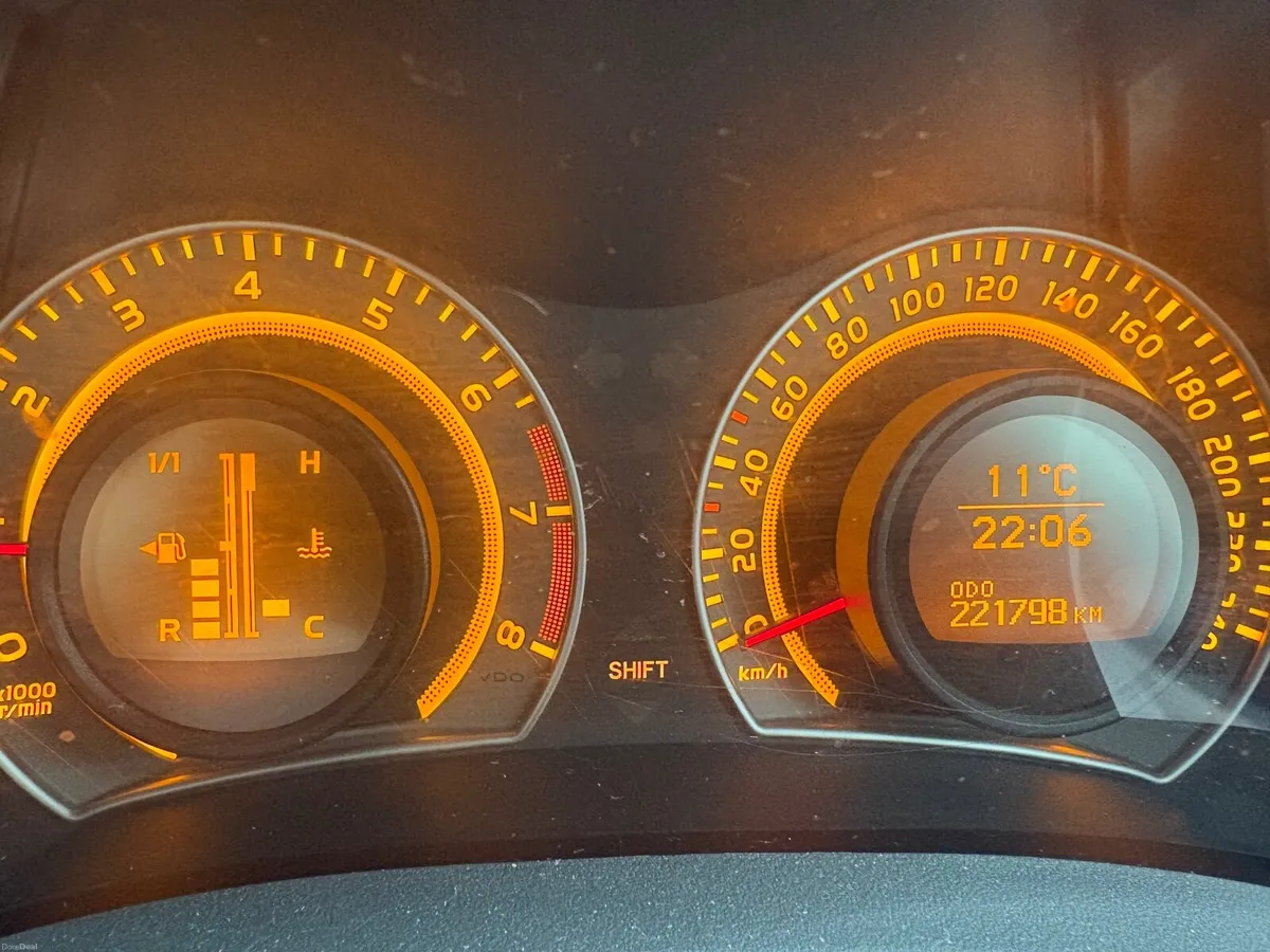 Toyota Auris 2007 - Image 2