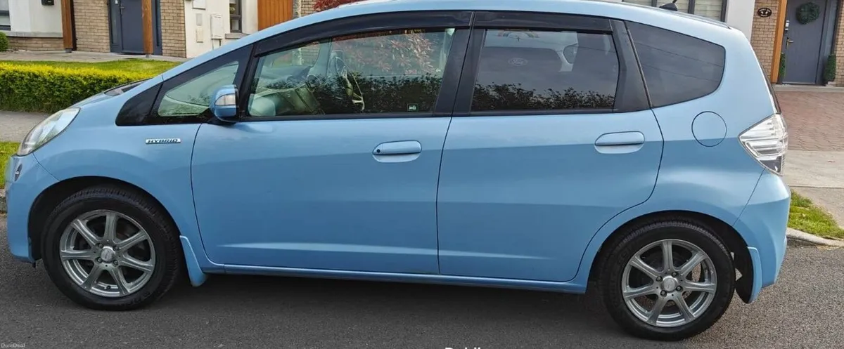 Honda Fit 2013, Automatic 1.3L Hybrid, CVT - Image 2