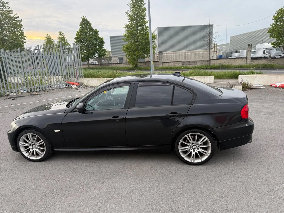 BMW 3-Series 2011 - Image 1