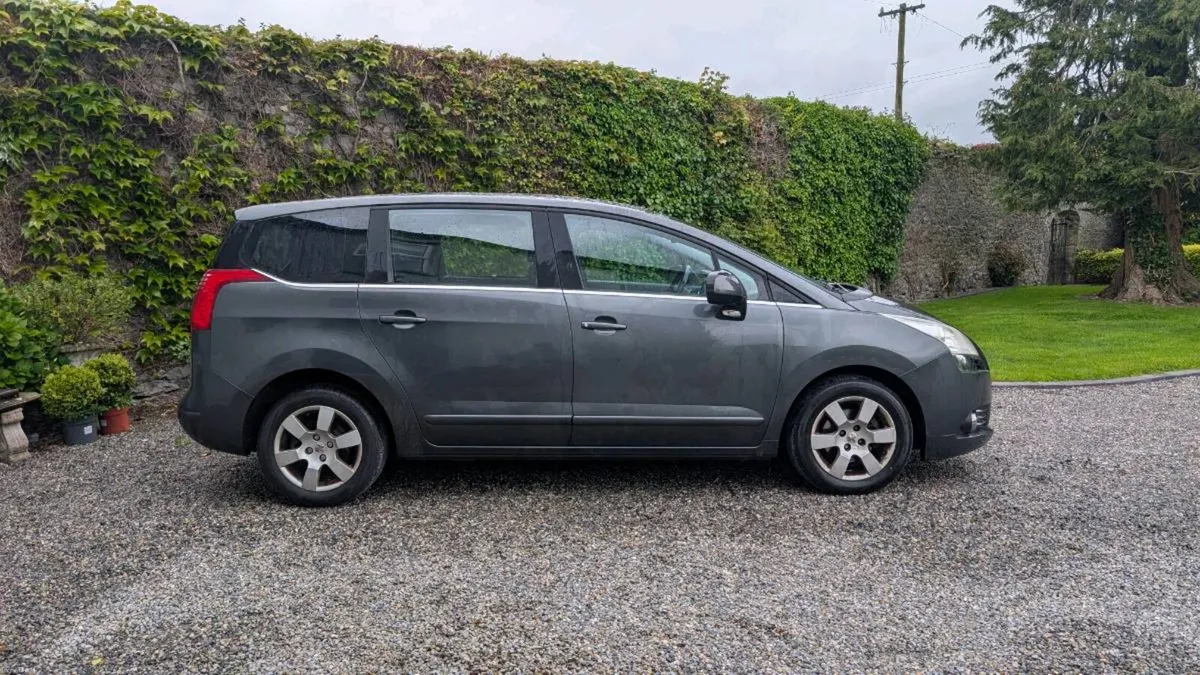 €2,600 Automatic Peugeot 5008 7 Seater Low Mileage - Image 2