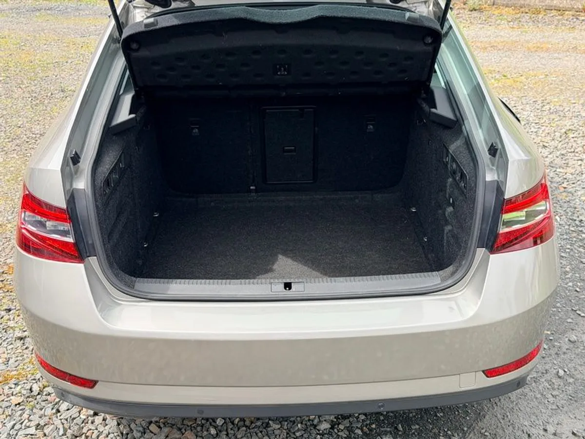 2016 Skoda Superb 2.0 TDI STYLE Automatic - Image 3