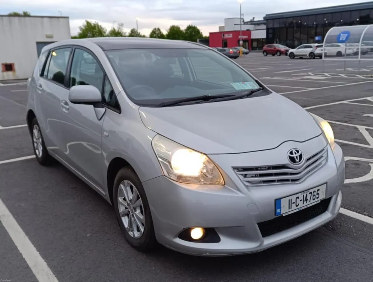 2011 Toyota Verso 2.0 D-4D  NCT 07-27 Tax 6-26 - Image 1