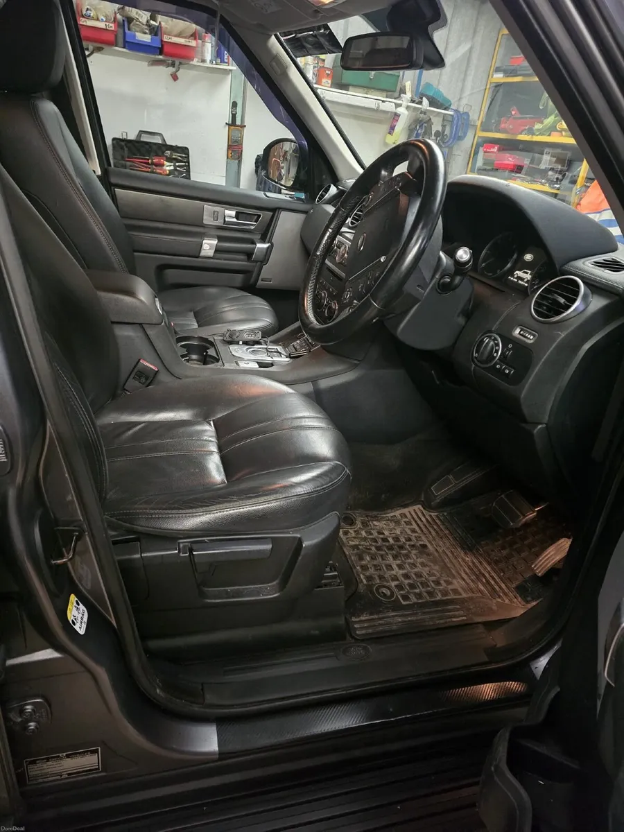 Land Rover Discovery 2016 - Image 2