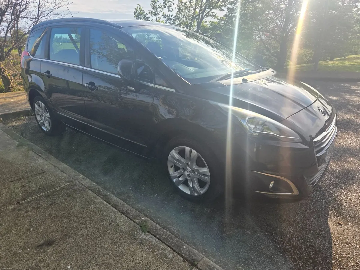 Peugeot 5008 2015 - Image 2