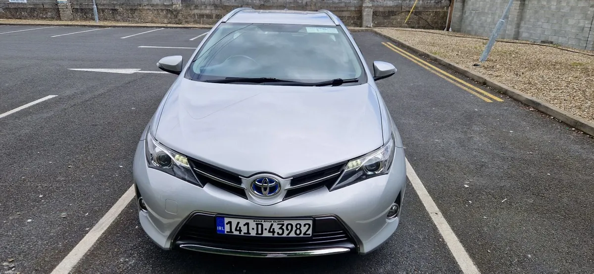 Toyota Auris 2014 1.8 Hybrid Estate - Image 3